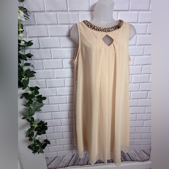 CB Elegant Cream Sleeveless midi Dress/size 10 - Picture 7 of 10